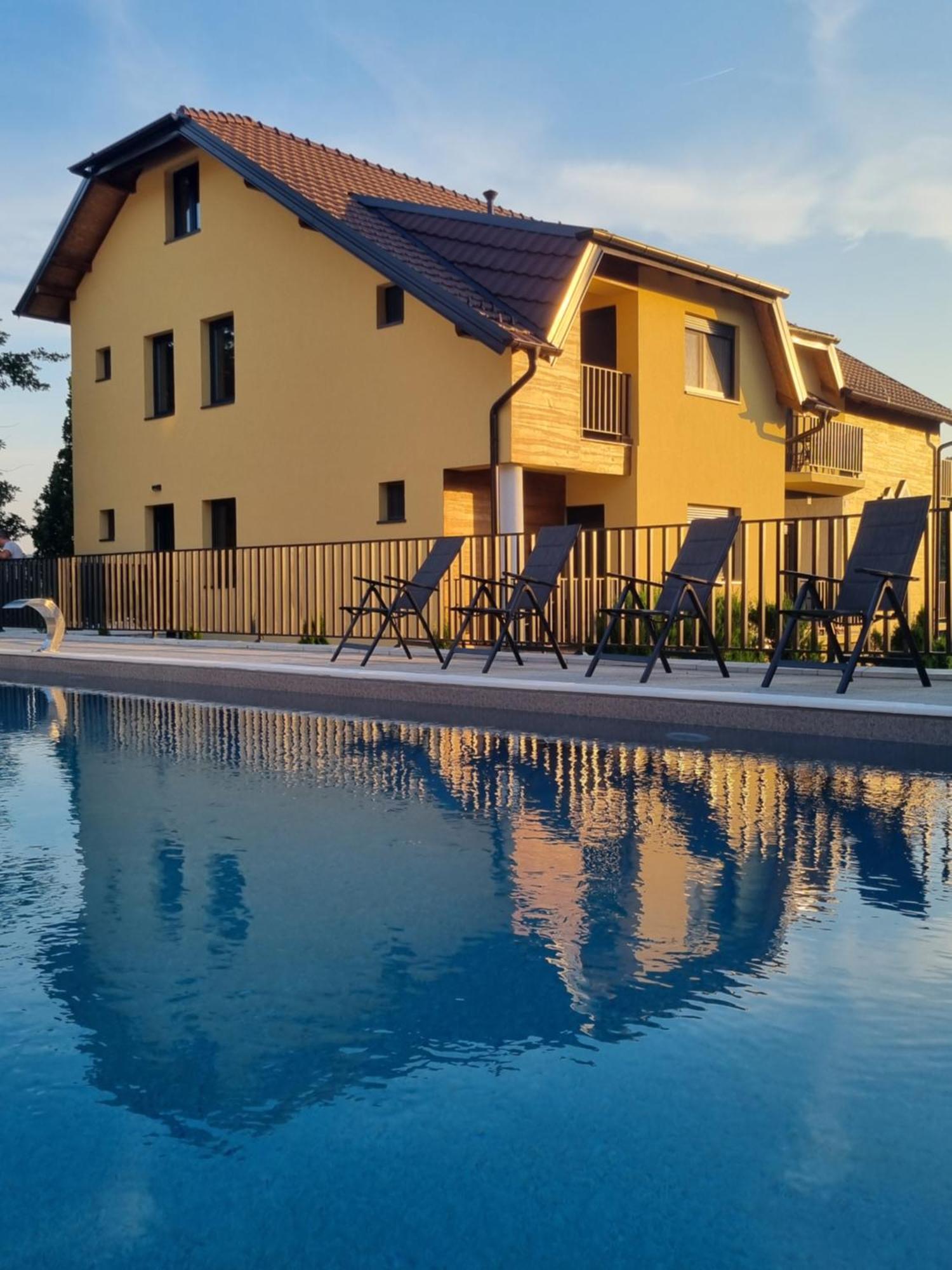 Vila K2 Rednek Kültér fotó